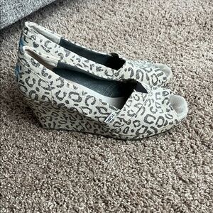 TOMS Women's Animal Print Wedges